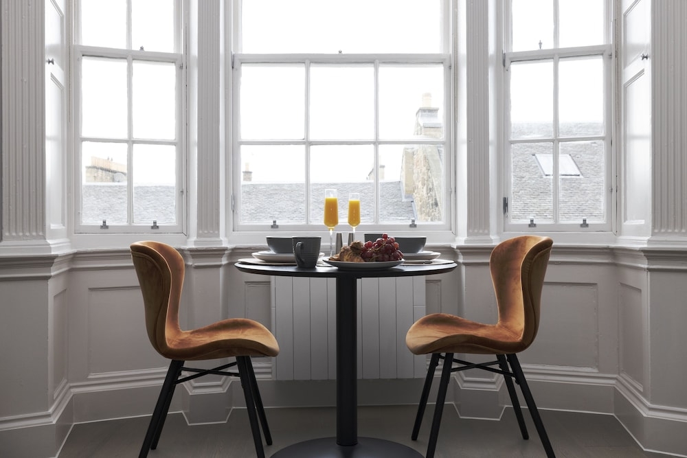 객실 내 식사 공간