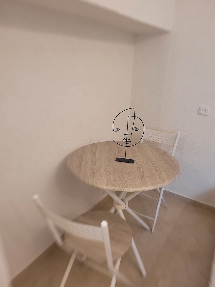 객실 내 식사 공간