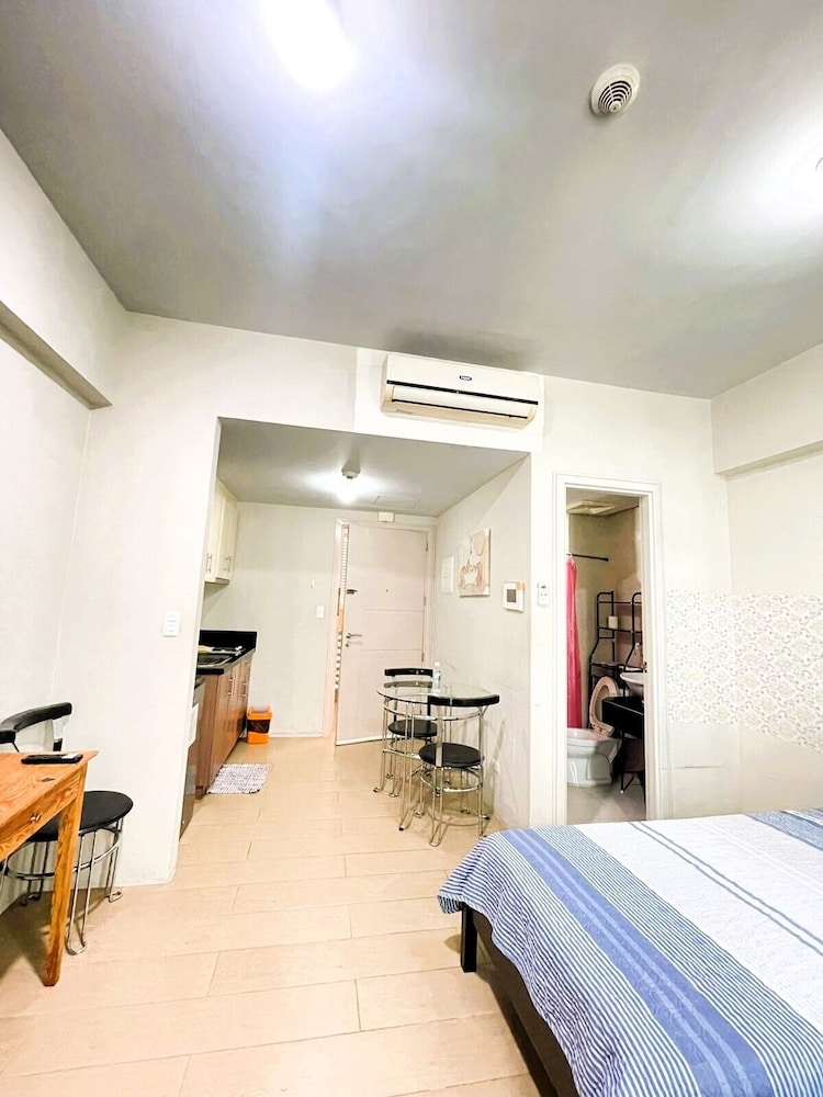 객실 내 식사 공간