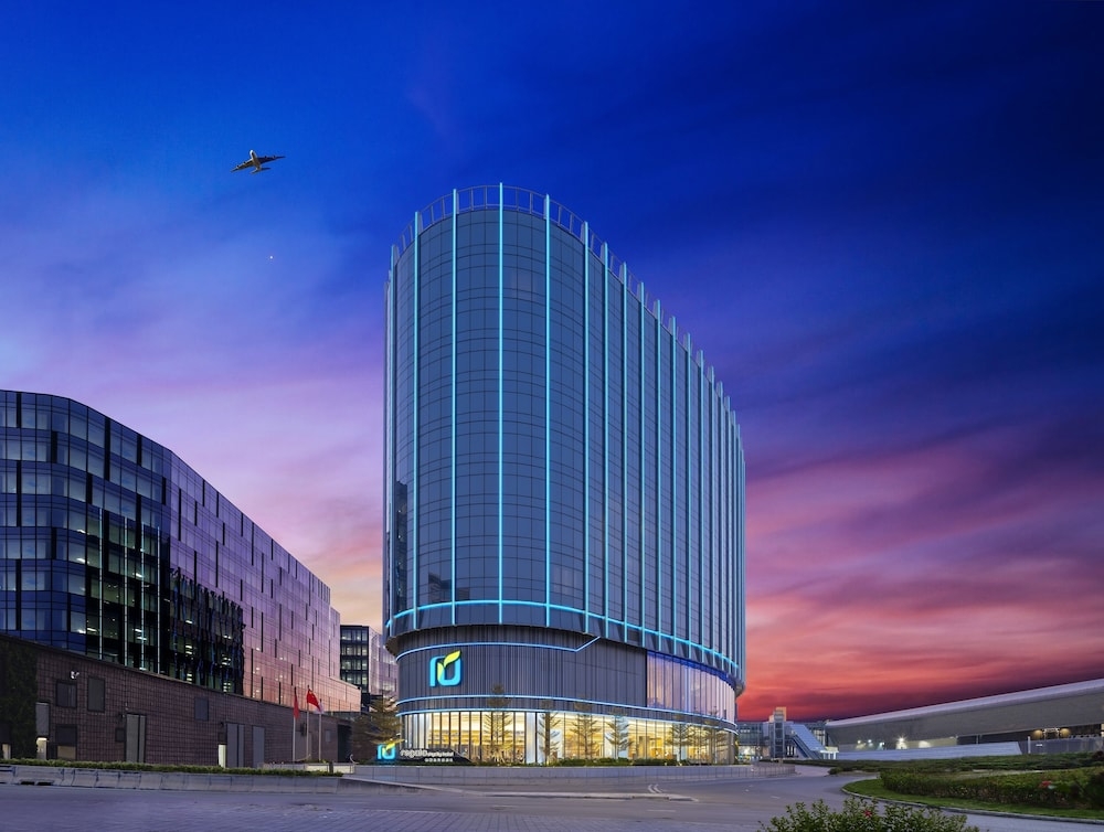 숙박 시설 정면 - 저녁/밤