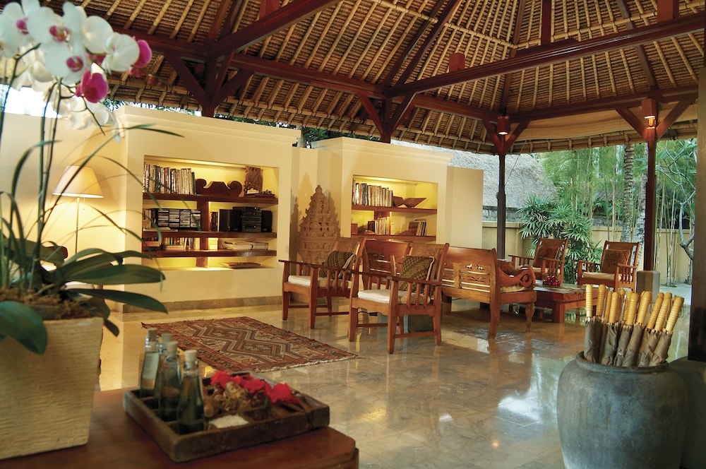 로비 좌석 공간