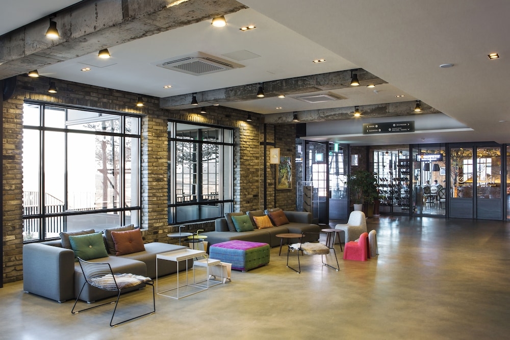 로비 좌석 공간