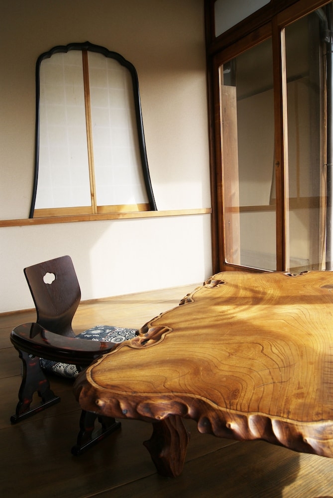 객실 내 식사 공간