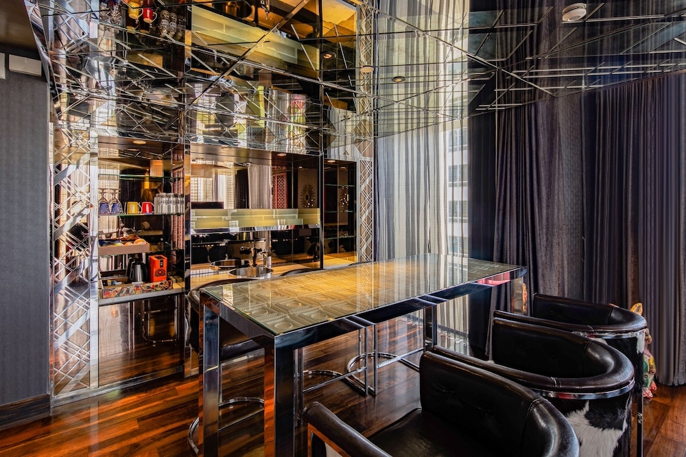 객실 내 식사 공간