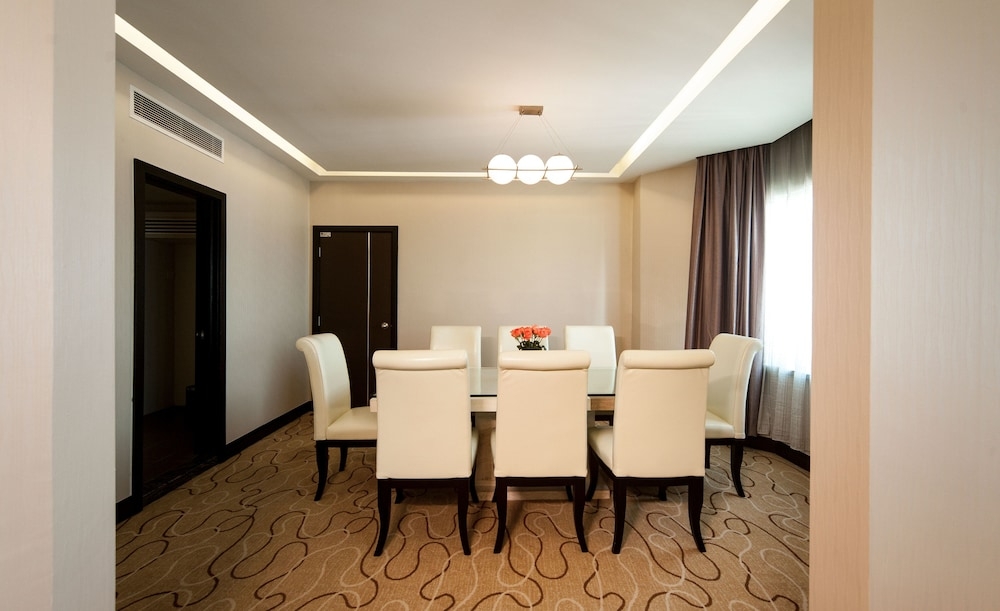 객실 내 식사 공간