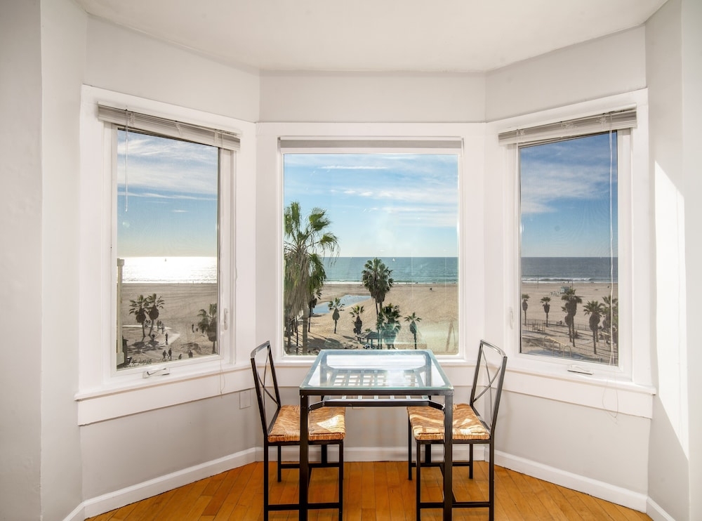 객실 내 식사 공간