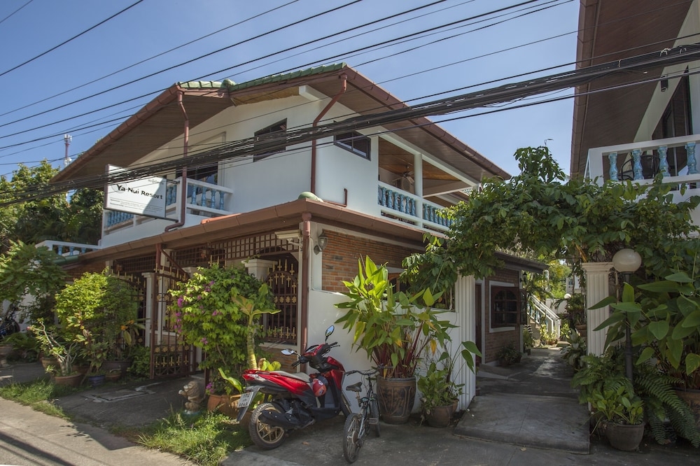 숙박 시설 입구