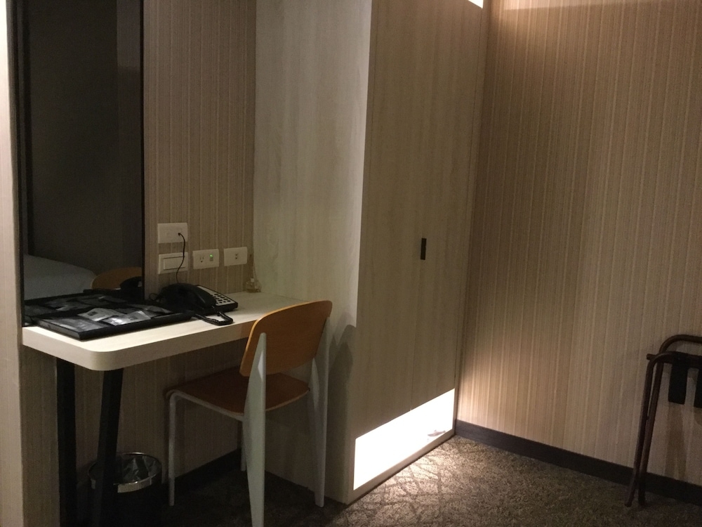 객실 내 비즈니스 센터