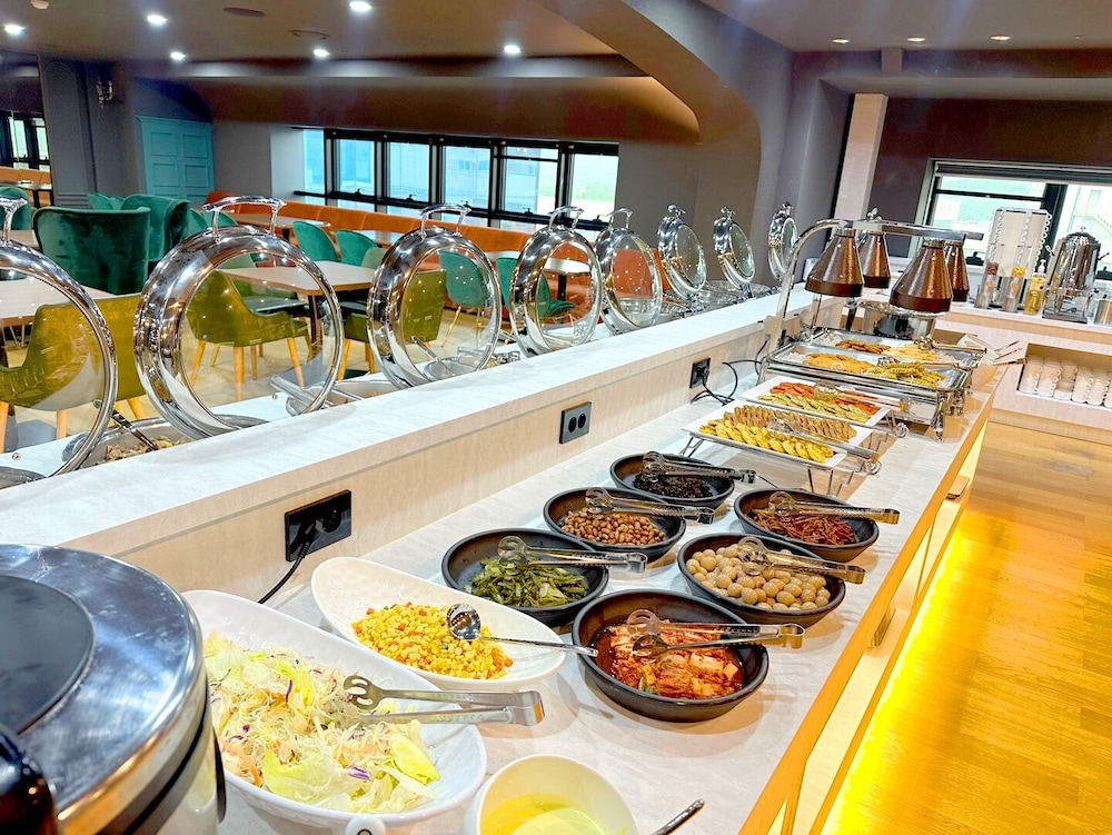 뷔페 아침 식사