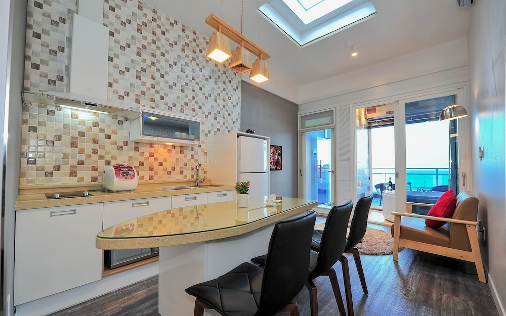 객실 내 식사 공간