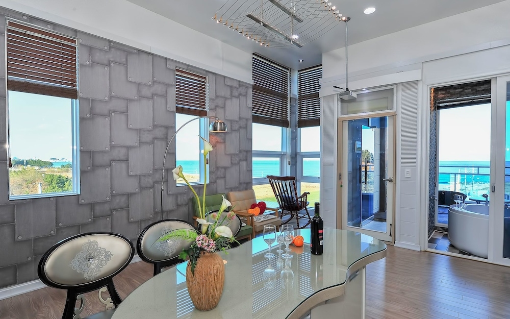 객실 내 식사 공간