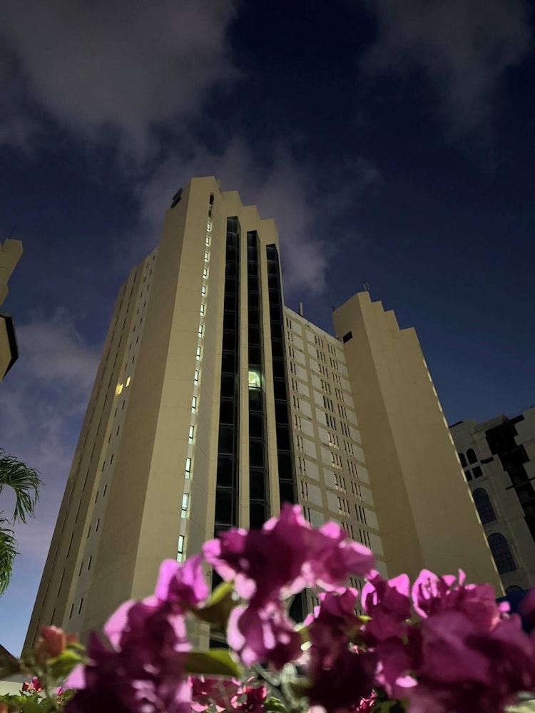 숙박 시설 정면 - 저녁/밤