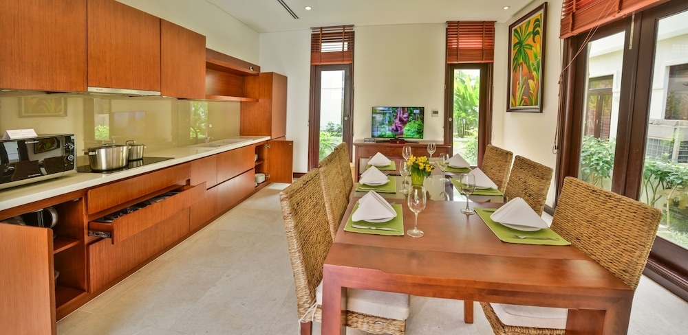 객실 내 식사 공간