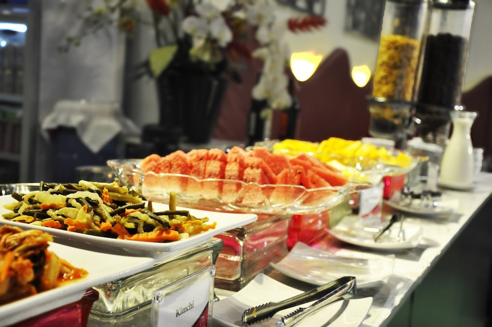 뷔페 아침 식사