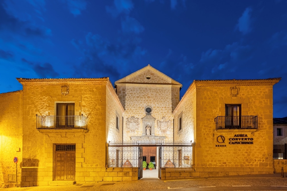 숙박 시설 정면