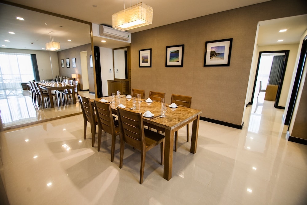 객실 내 식사 공간