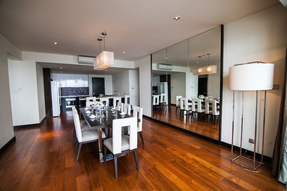 객실 내 식사 공간