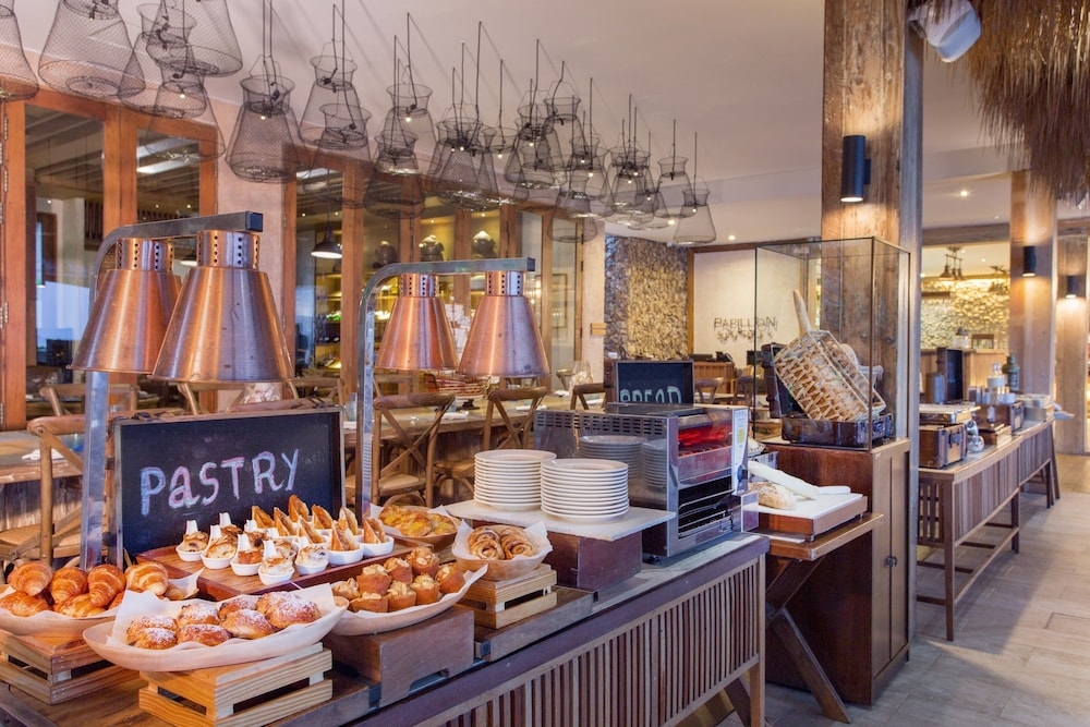 뷔페 아침 식사