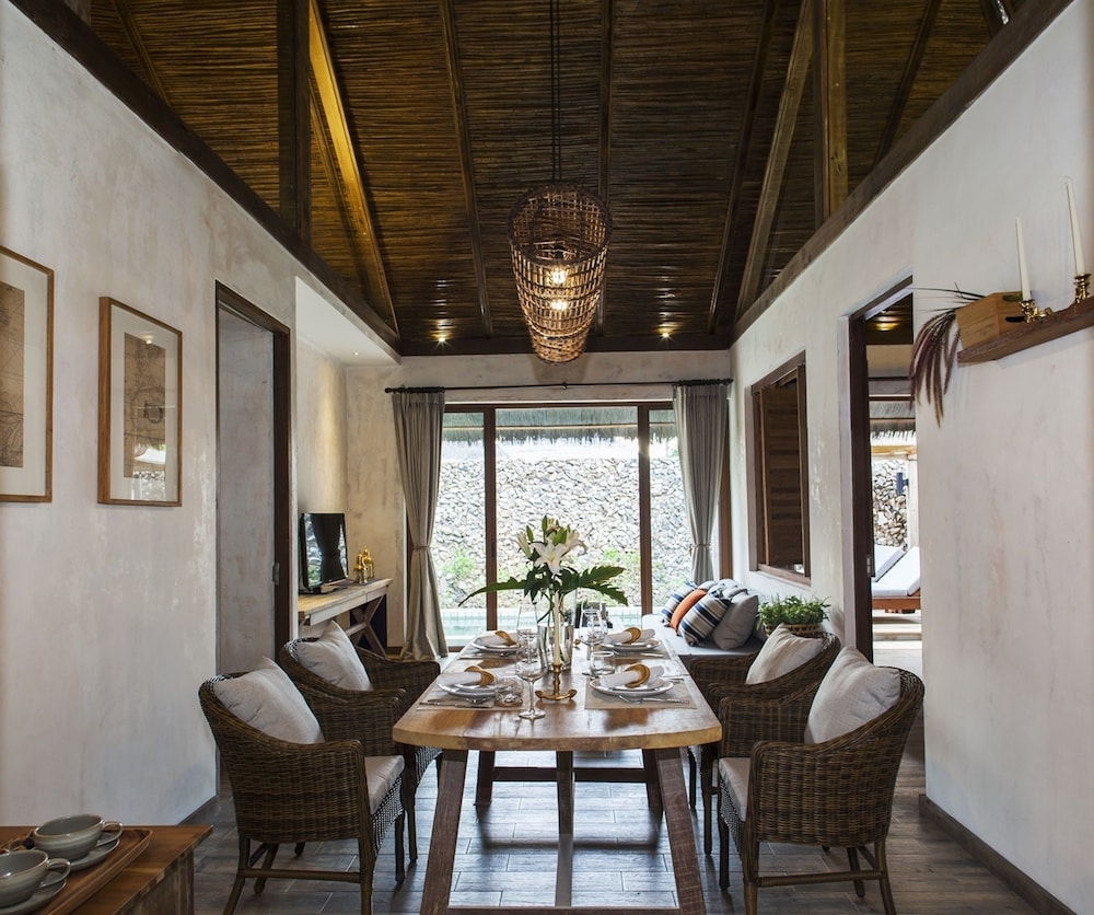 객실 내 식사 공간