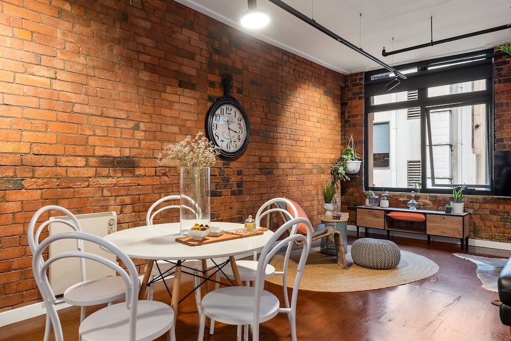 객실 내 식사 공간