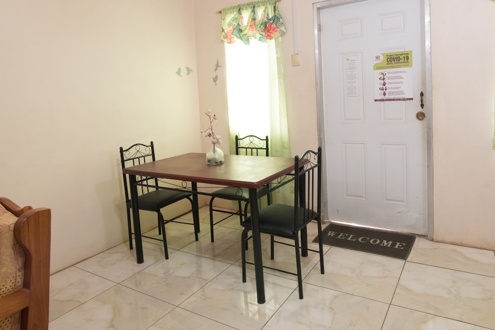 객실 내 식사 공간