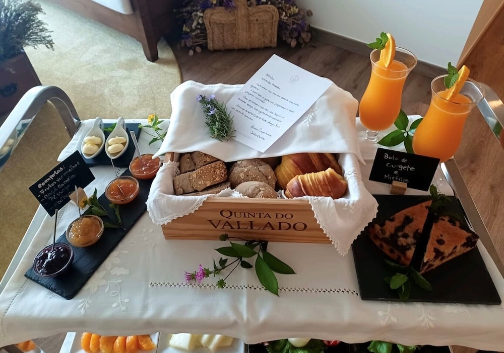 객실 내 식사 공간