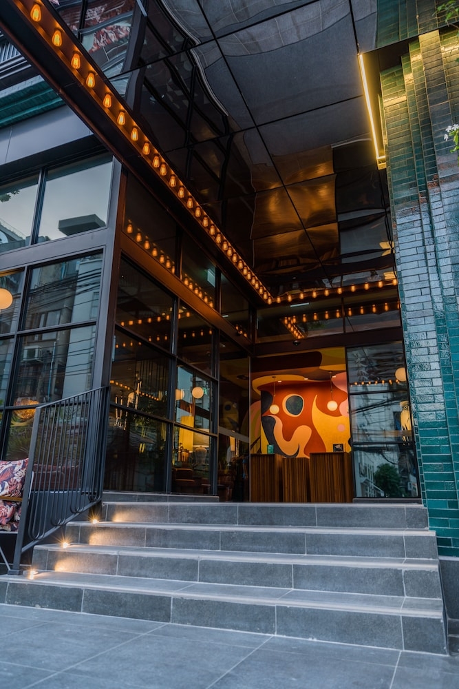 숙박 시설 입구