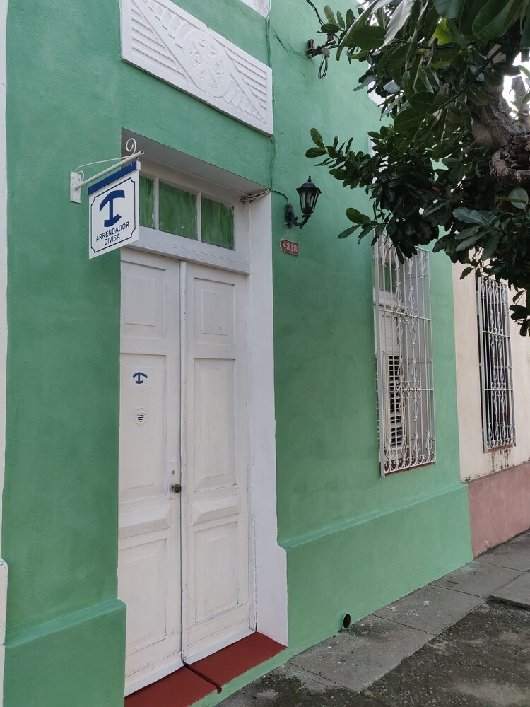 숙박 시설 정면