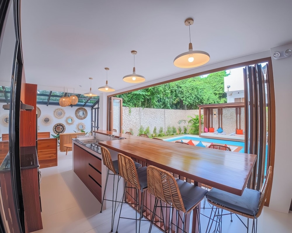 객실 내 식사 공간