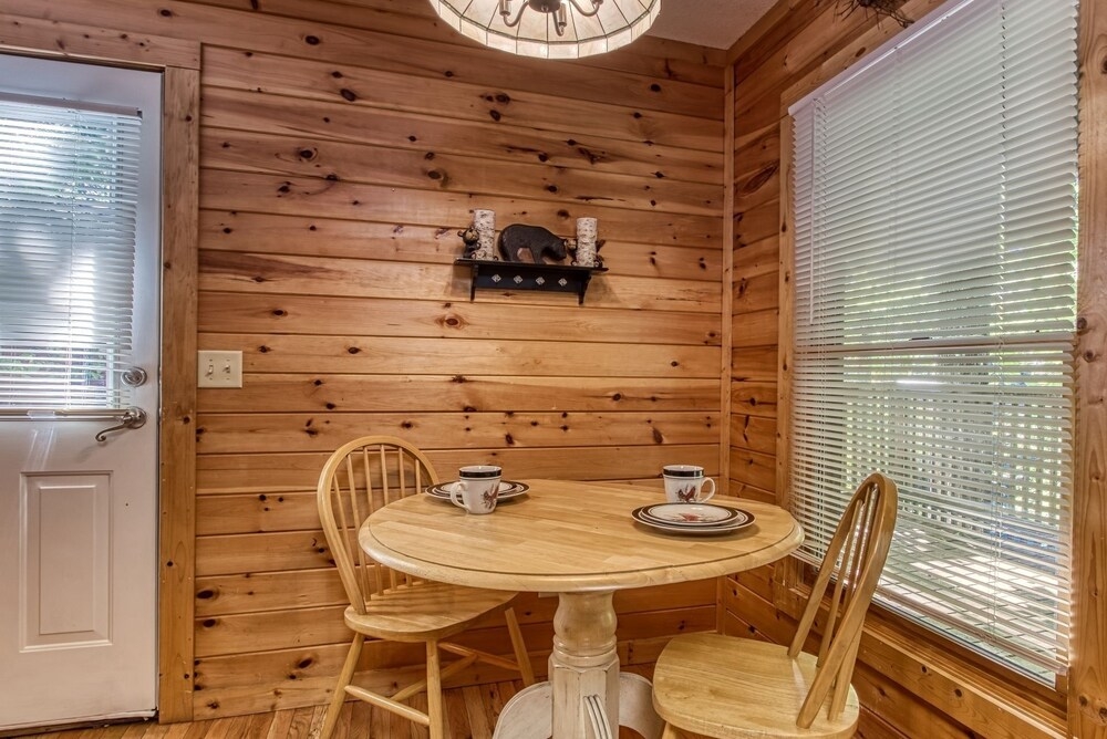 객실 내 식사 공간