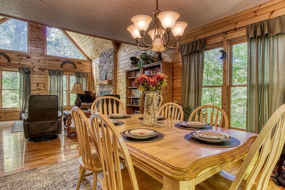 객실 내 식사 공간