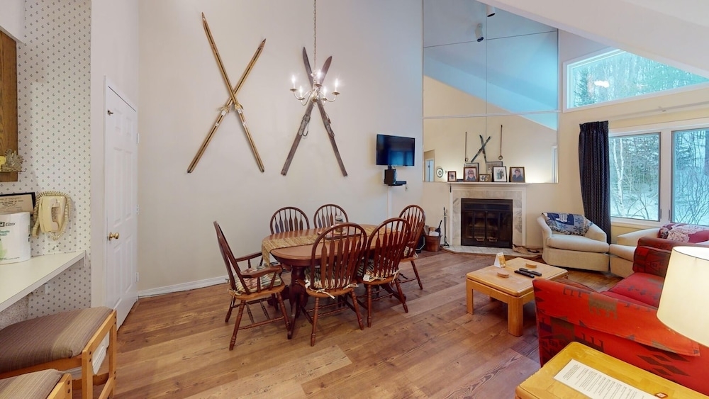 객실 내 식사 공간