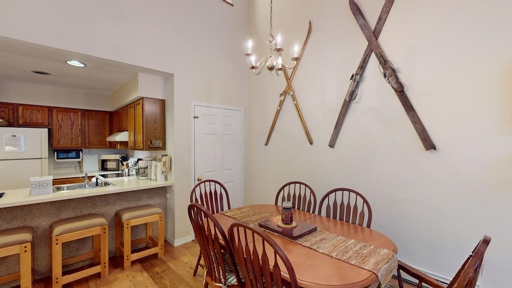 객실 내 식사 공간