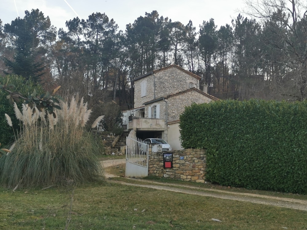 숙박 시설 정면