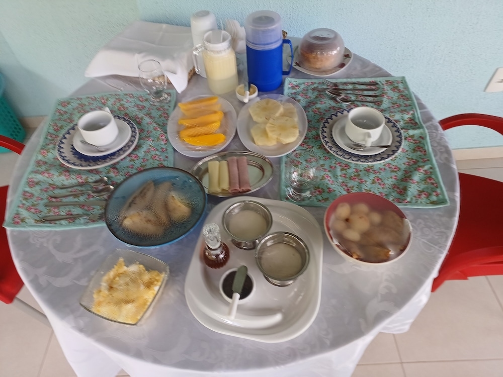 객실 내 식사 공간