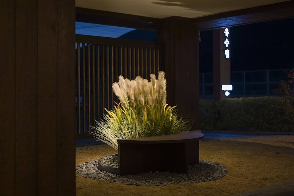 숙박 시설 입구