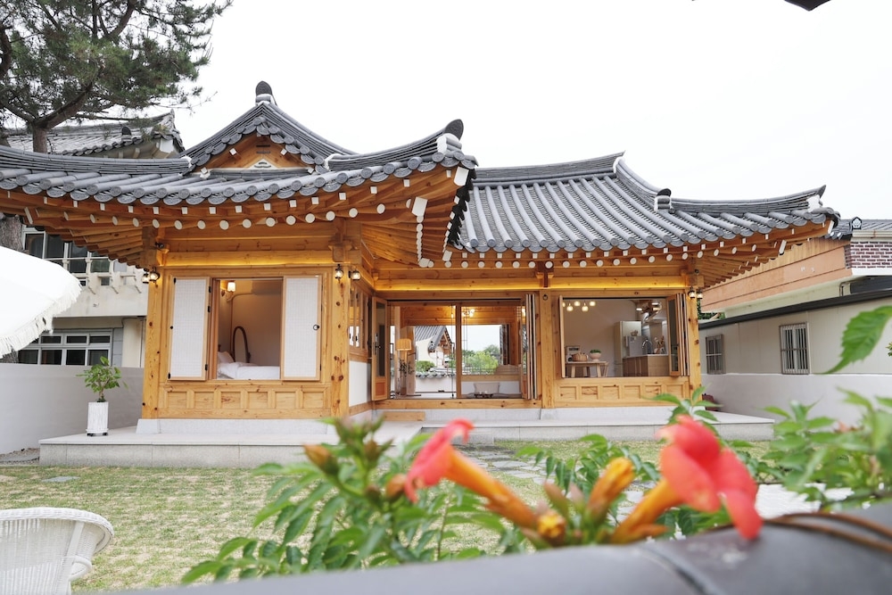 숙박 시설 정면