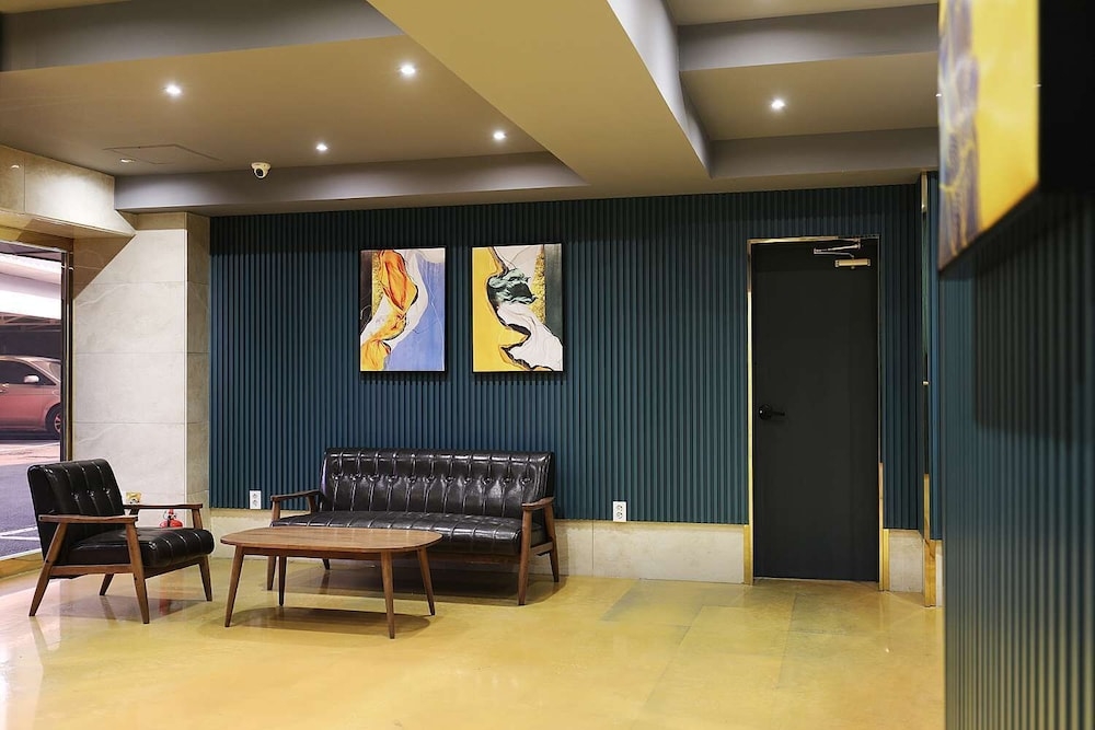 로비 좌석 공간