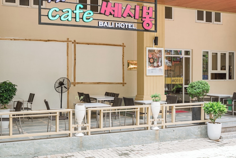 숙박 시설 정면