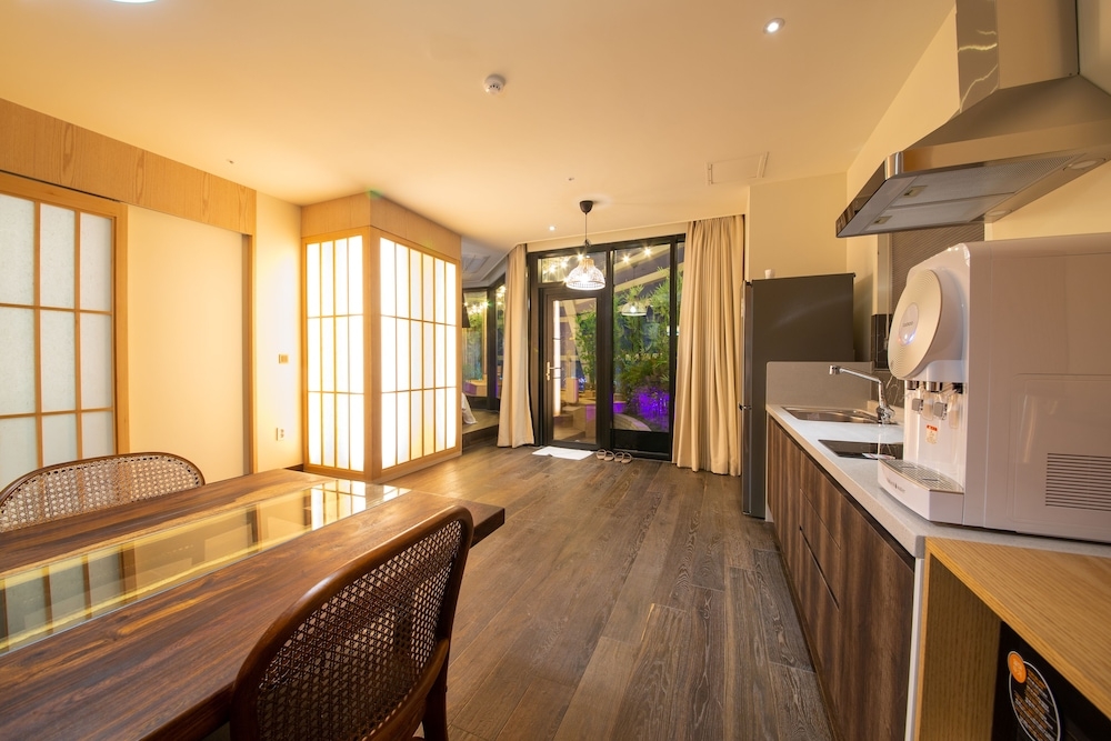 객실 내 식사 공간