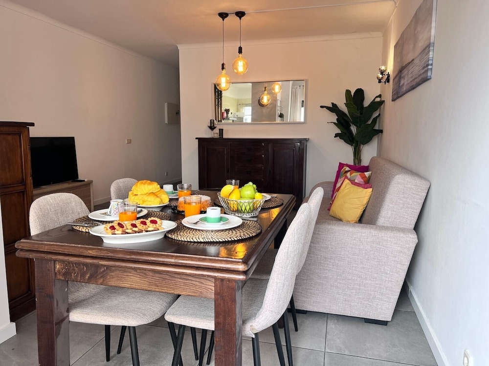 객실 내 식사 공간