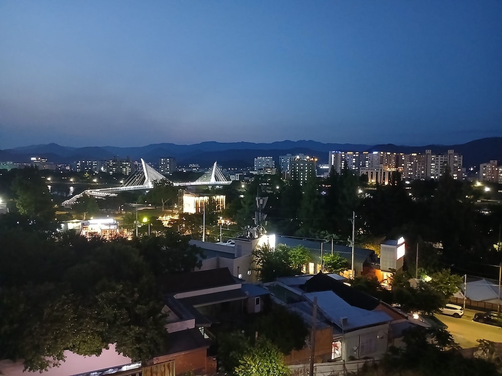 숙박 시설에서 보는 시내 전망