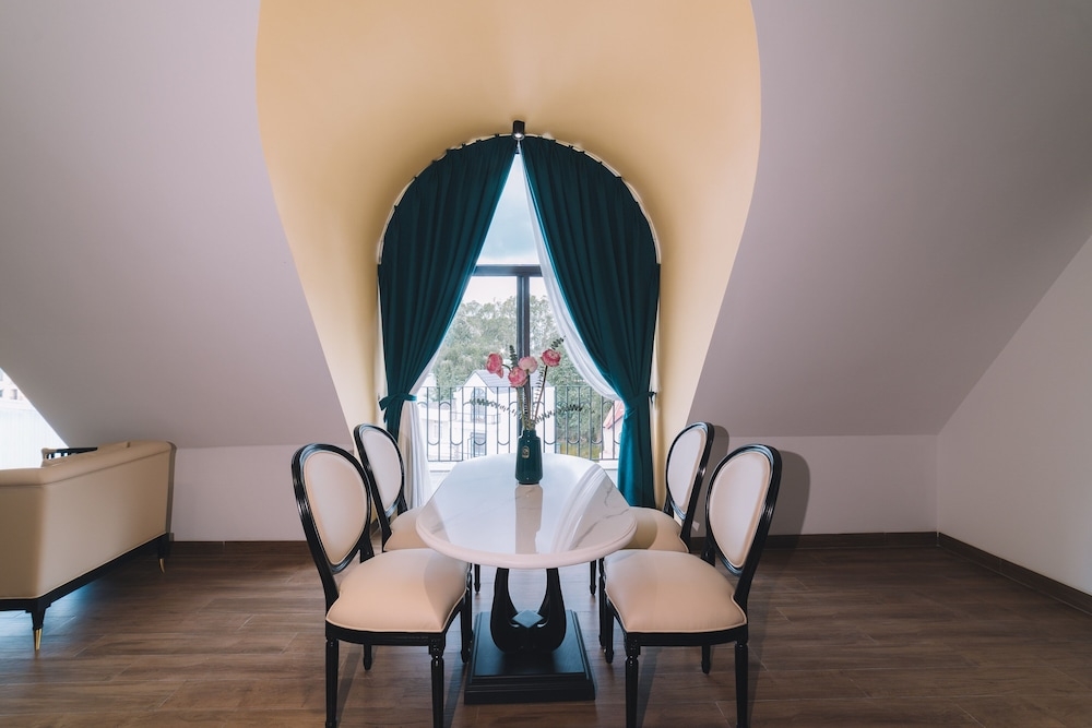 객실 내 식사 공간