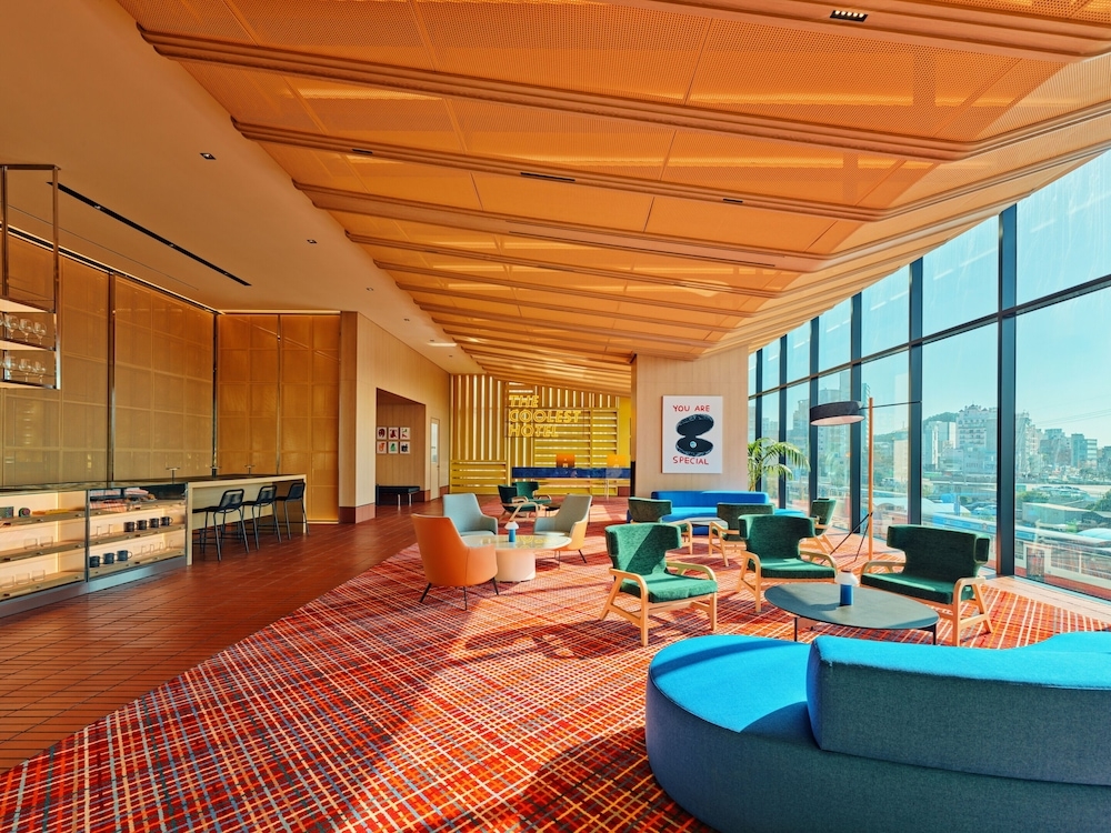 로비 좌석 공간