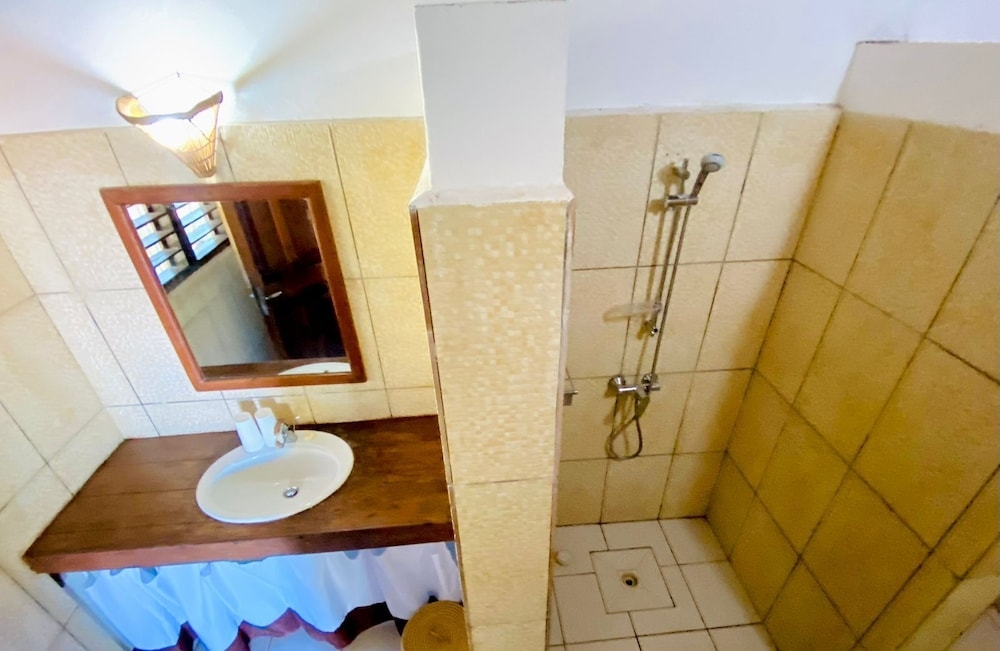 객실 내 식사 공간