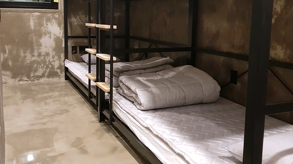 남자도미토리 8인실