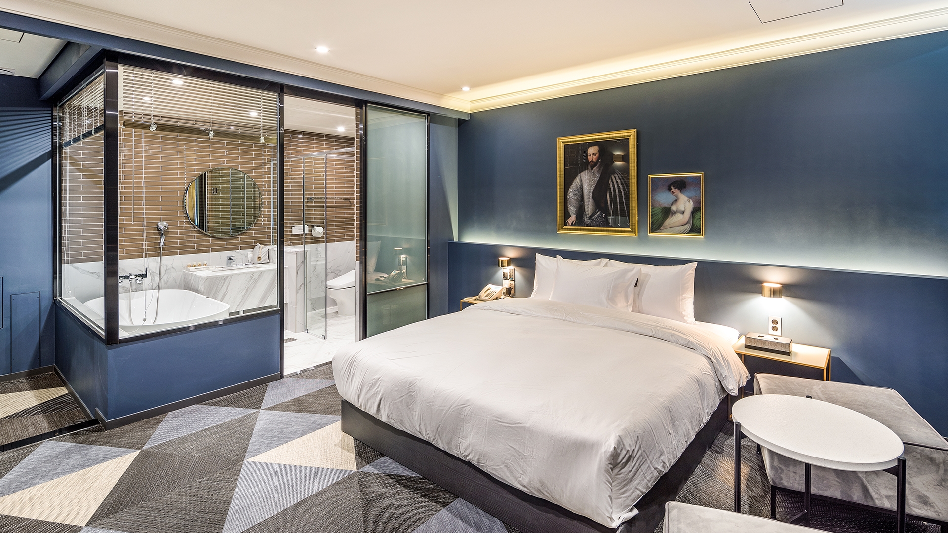 디럭스 더블 (중층 / 하프오션뷰)