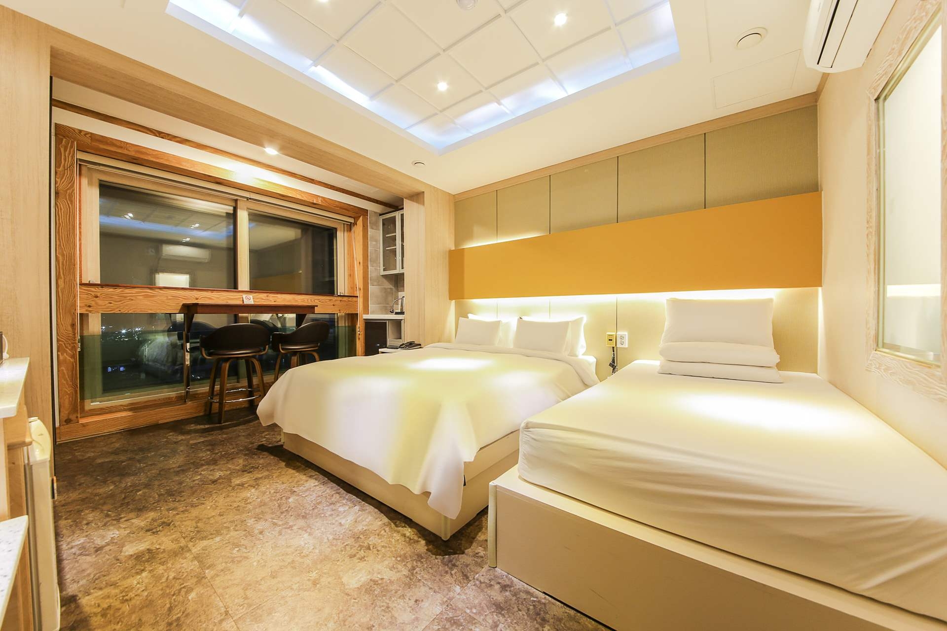 호텔_트윈B(더블+싱글)(오션뷰)