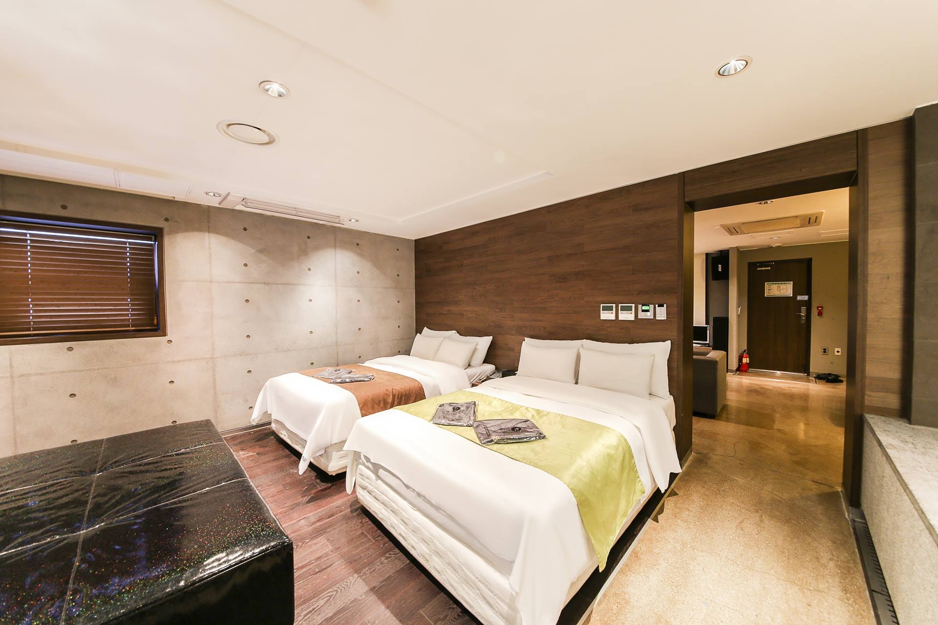 스위트룸(단층 / 빔 프로젝터)/4인