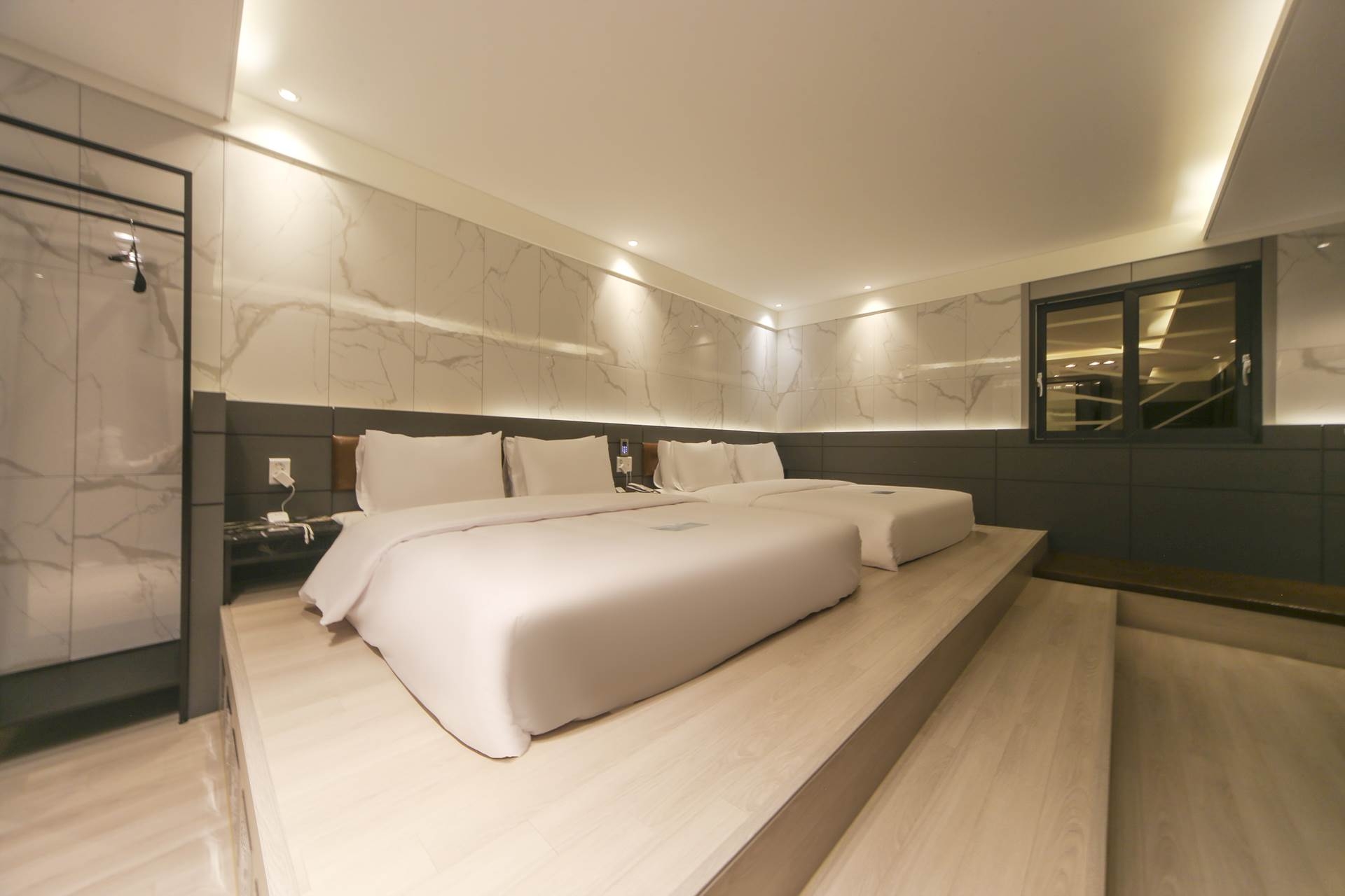 패밀리 트윈 *조식2인포함* (더블침